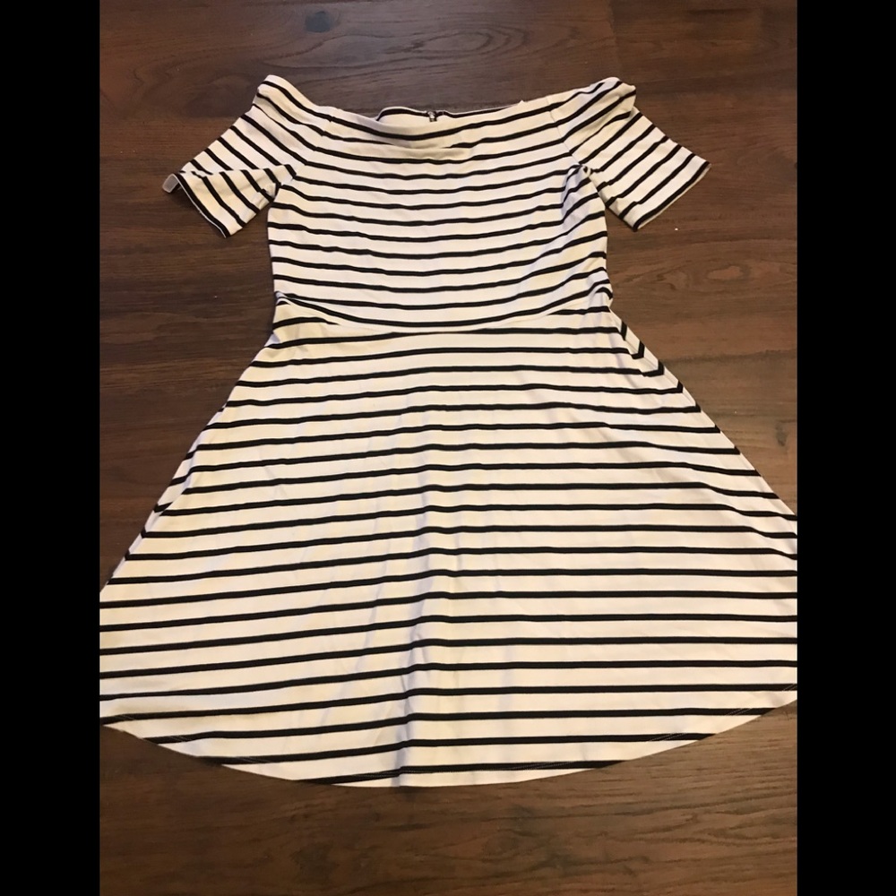 White House Black Market Black & white striped